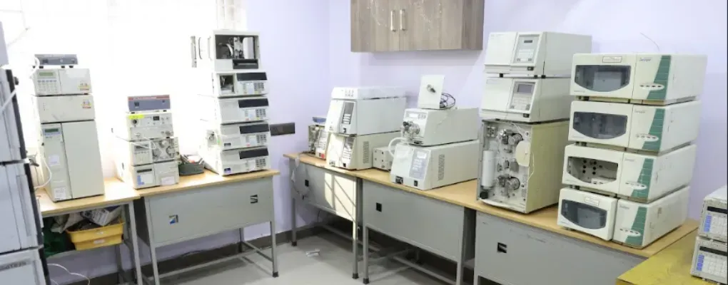 HPLC instruments in the service lab
